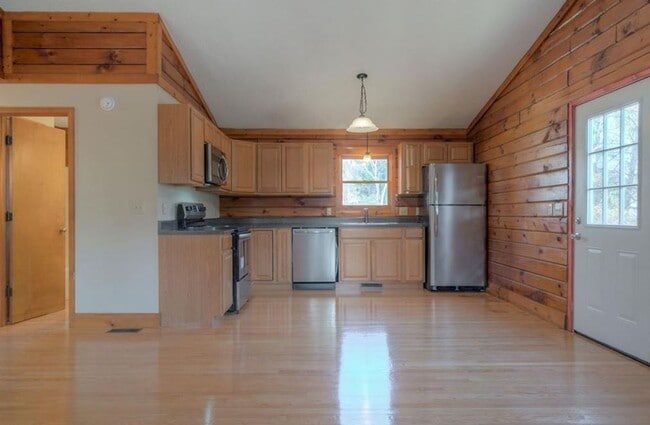 Photo - 550 Colhoun| Move In Ready!