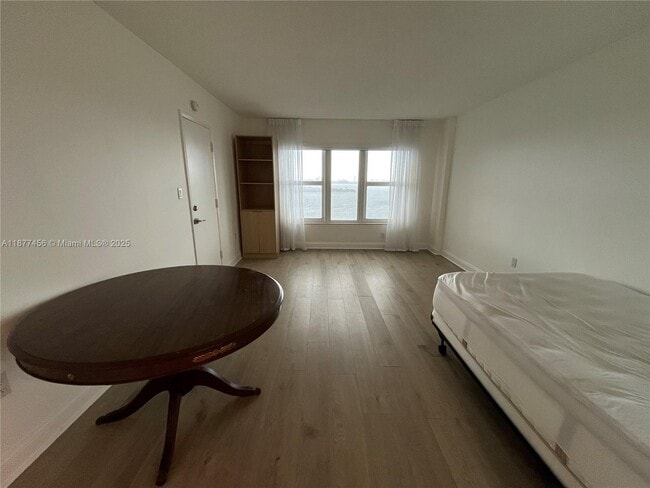 Building Photo - 11111 Biscayne Blvd Unit 11A