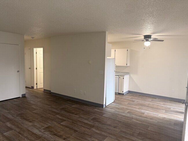 Building Photo - S815 - Star Apartments