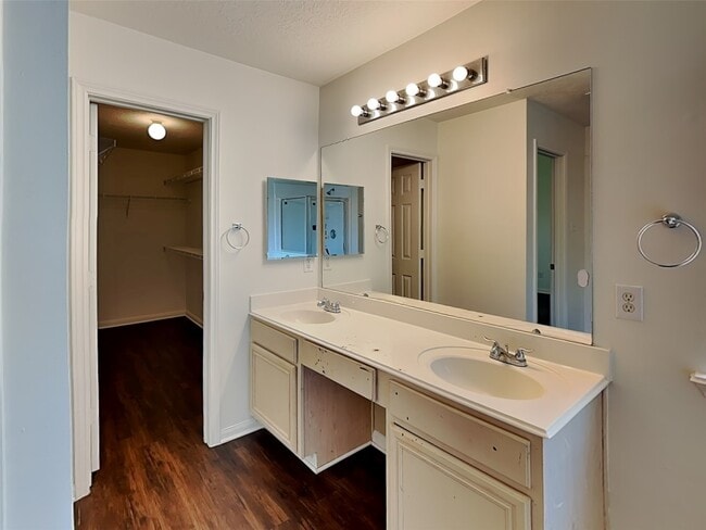 Building Photo - 30 Huntington Bend Dr