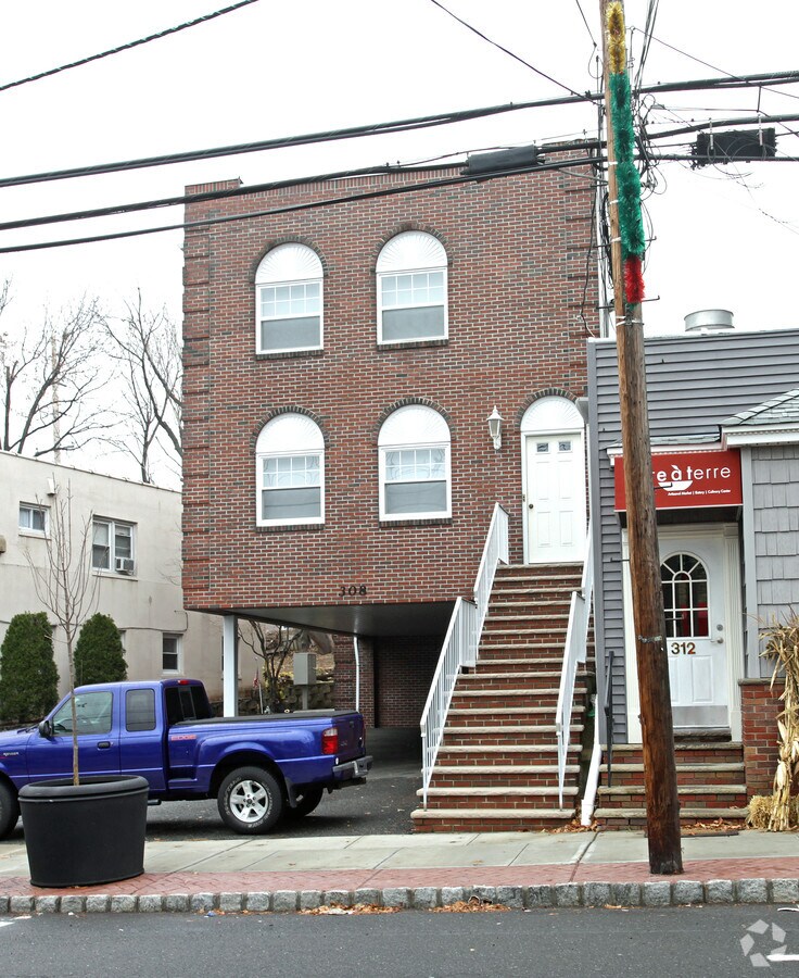 308 Hackensack St Apartments Carlstadt, NJ