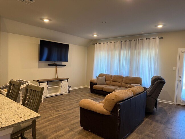 Photo - 127 Emerald Star Ln