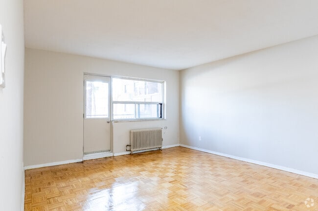 2BR, 1BA - Living Room - Parkridge Apartments