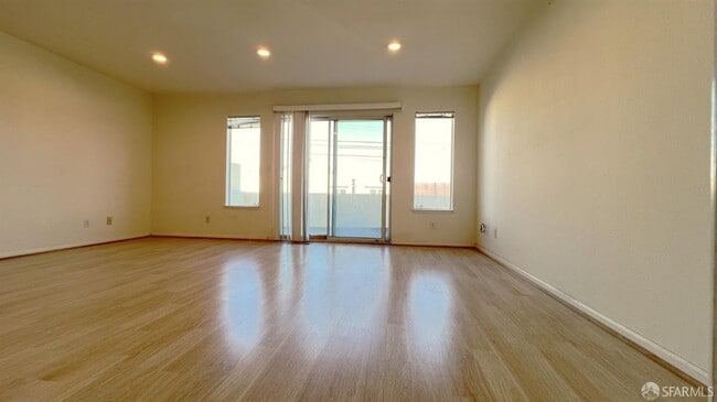 Photo - 1828 Newhall St