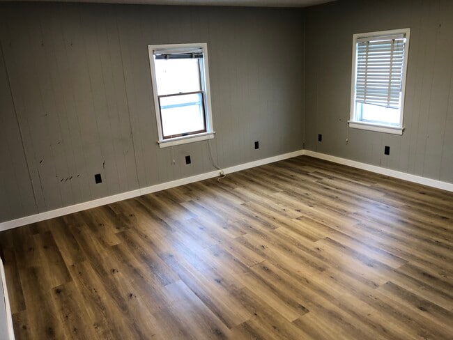 Photo - 537 N Derr Dr