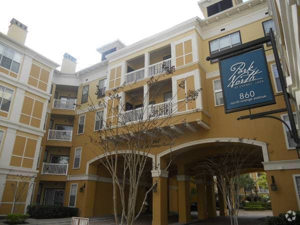Building Photo - Gorgeous 2 bedroom with Courtyard view! Rental