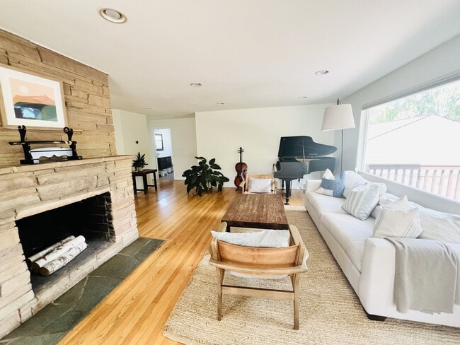 Photo - 3222 34th Ave W