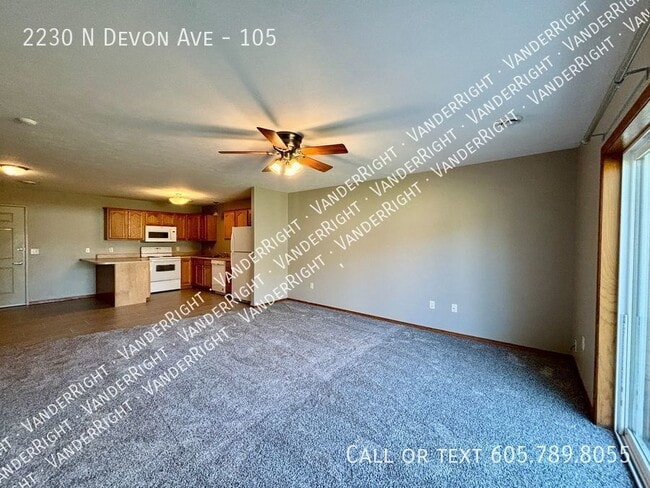 Building Photo - 2230 Devon Ave Unit 105