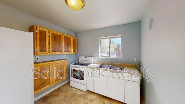 Photo - 714 E 3rd St Unidad 2