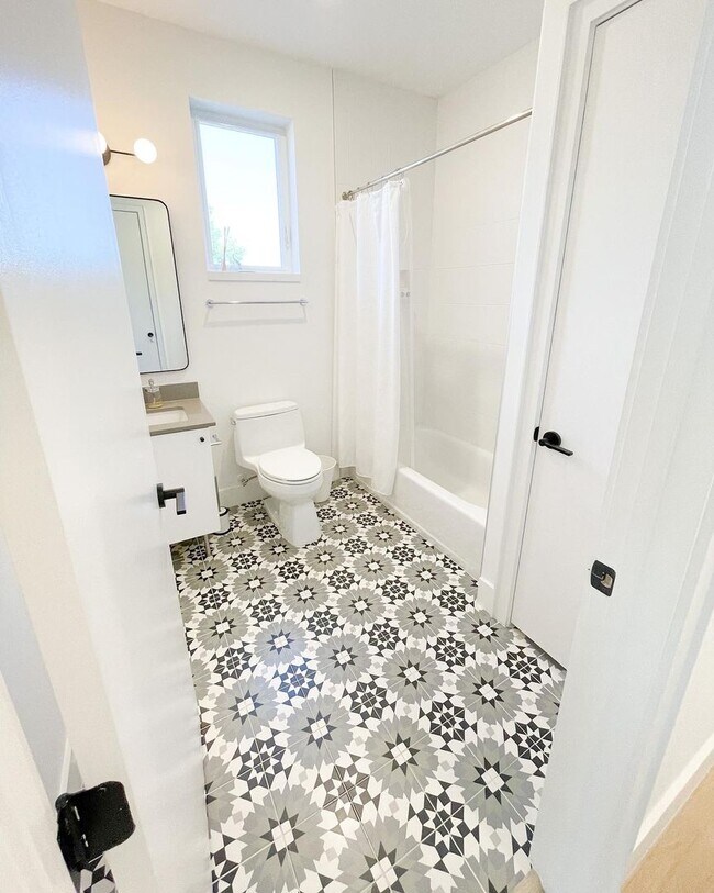 Photo - 2709 E 5th St.