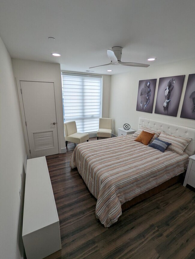 Photo - 4900-4910 Spruce St Unidad Olympic - Studio