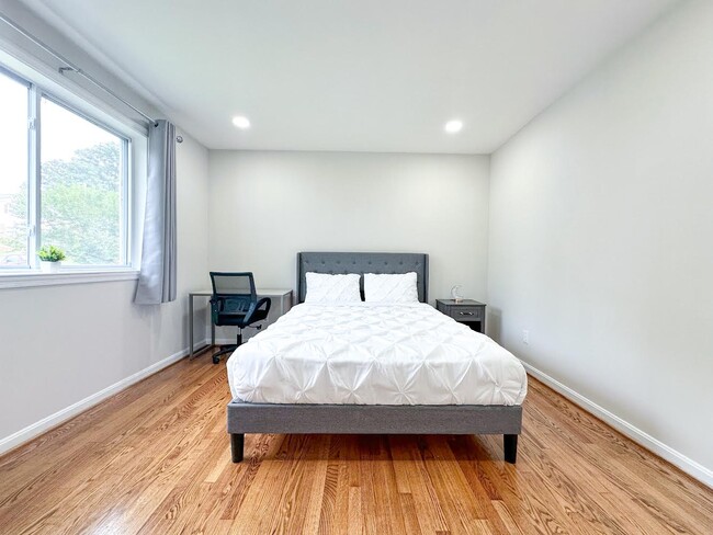 Building Photo - 7515 Havelock St Unit Charming Bedroom Rental