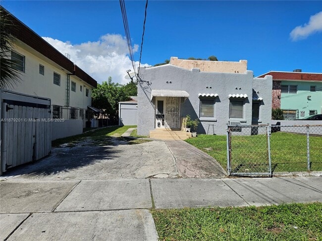 Building Photo - 1265 SW 4th St Unit 4A