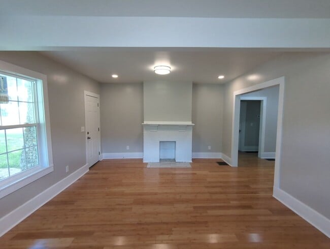 Building Photo - CUTE Remodeled House in Brainerd