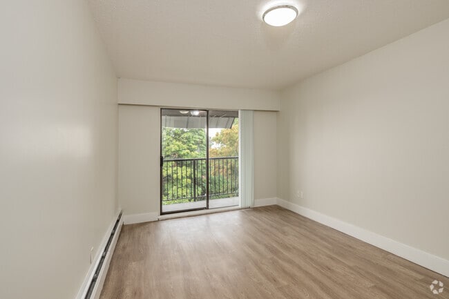 3BR, 1.5BR - 800SF