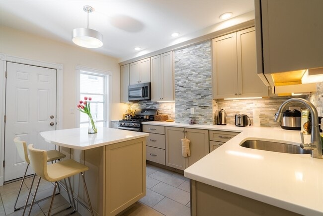 Building Photo - 4 Hardwick St Unit 2