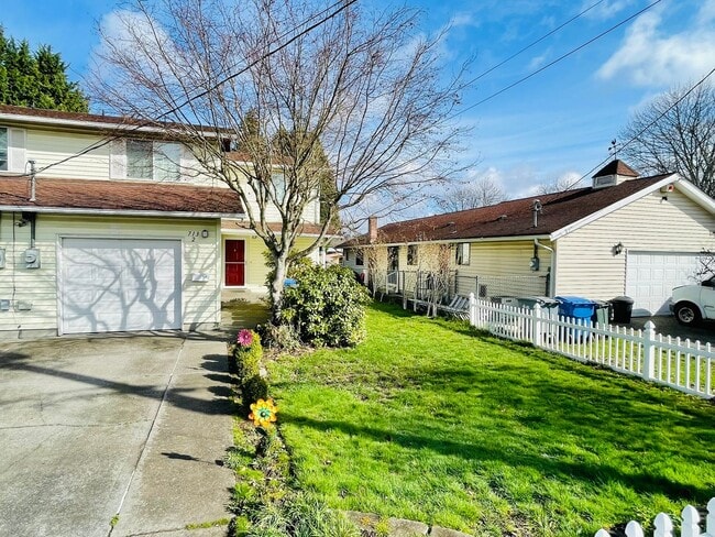 713 8th Ave Pl NW