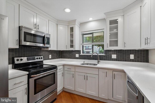 Photo - 156 Eaton Dr