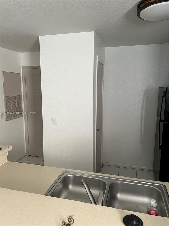 Photo - 1825 Palm Cove Blvd Unidad 7-302