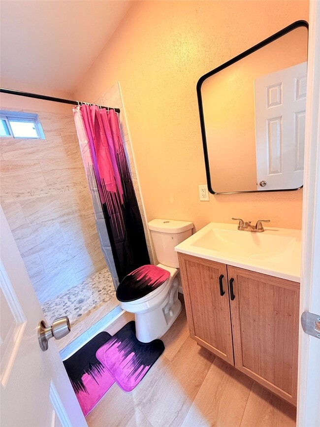 Photo - 814 Saddle Rock Dr