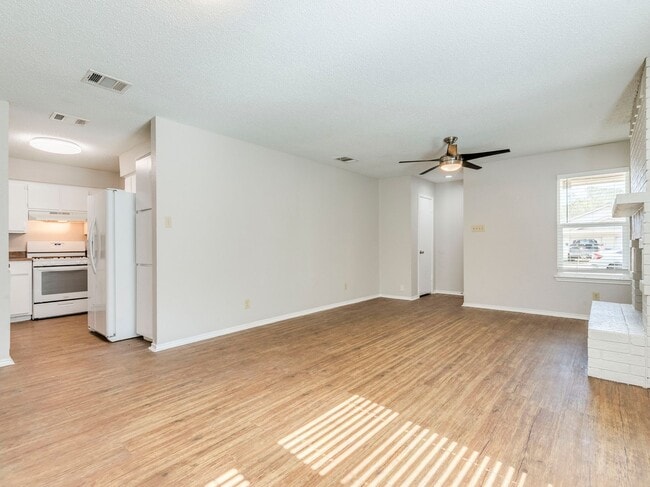 Photo - 1110 Hyridge St