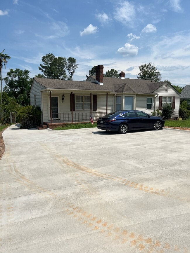 Photo - 208 E Vineland Rd