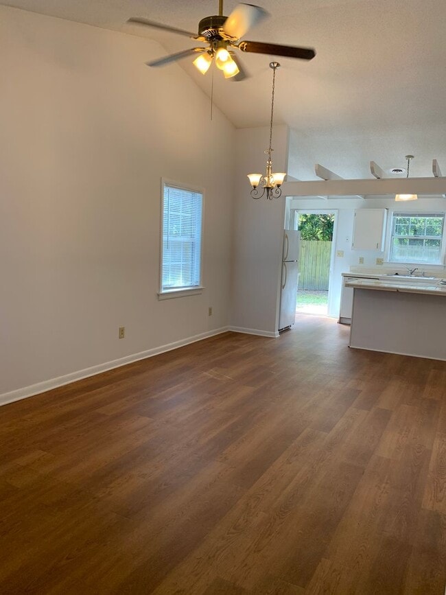 Photo - 2 Bedroom 2 Bath Townhome with fenced backyard!