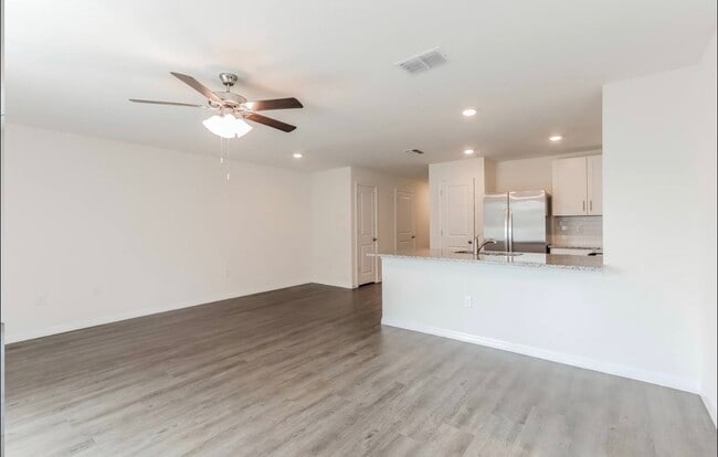 Photo - 121 Stedman St