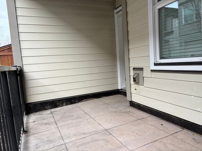 Photo - 1308 Rutland Rd N