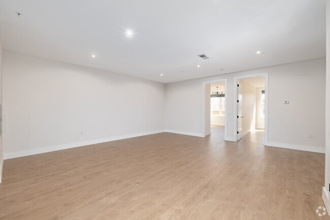 2BR, 1BA - 1099SF - Living Room