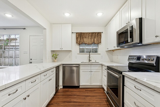 Photo - 1415 Homer St