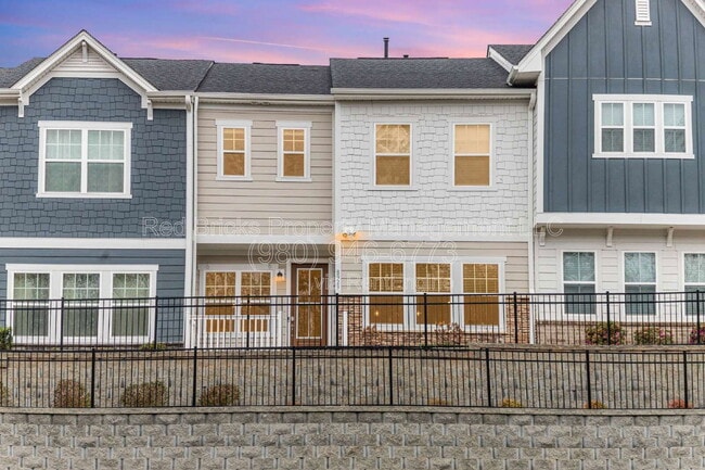 Photo - 8929 Peatland Aly