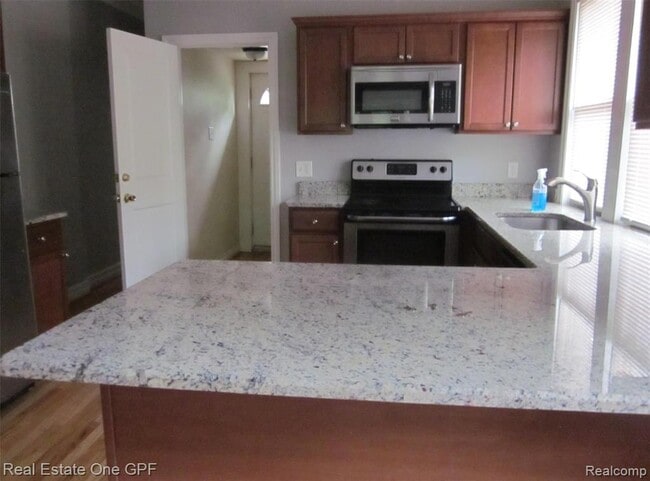 Photo - 1016 Beaconsfield Ave