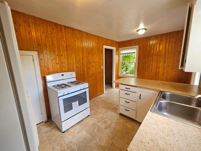 1955 Chemeketa St NE