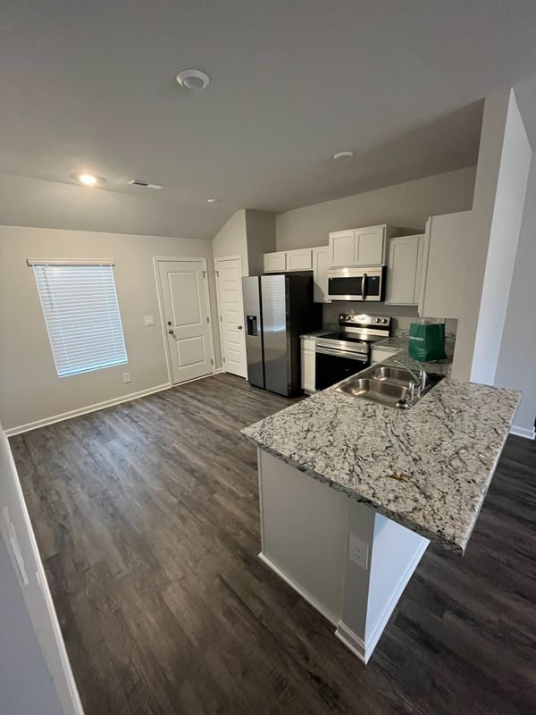 Photo - 154 Olde Hearth Rd