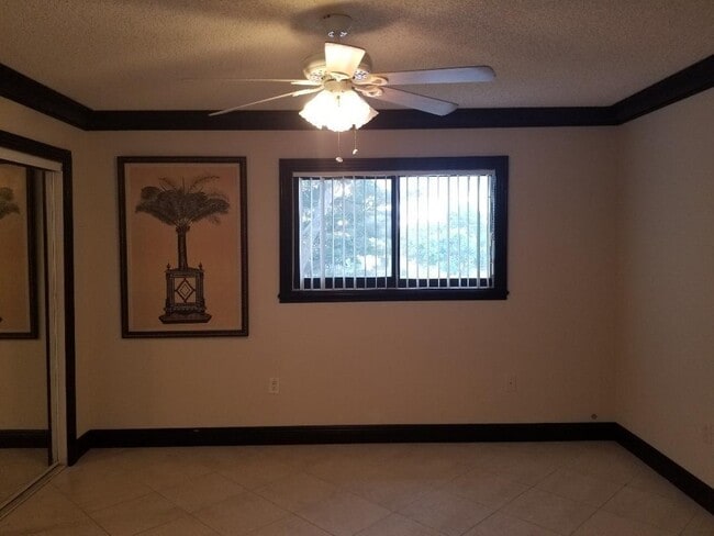 Photo - 9478 Palm Cir S