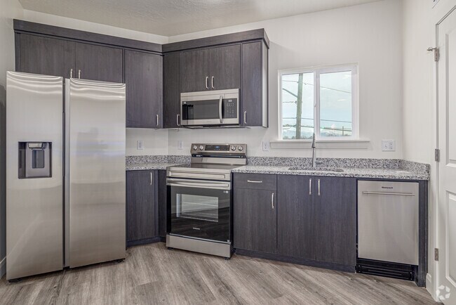 1BR, 1BA - 712SF - Kitchen - Raintree Apartments