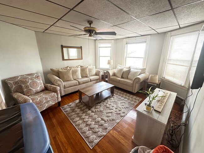 Building Photo - 17 Edmands St Unit 2