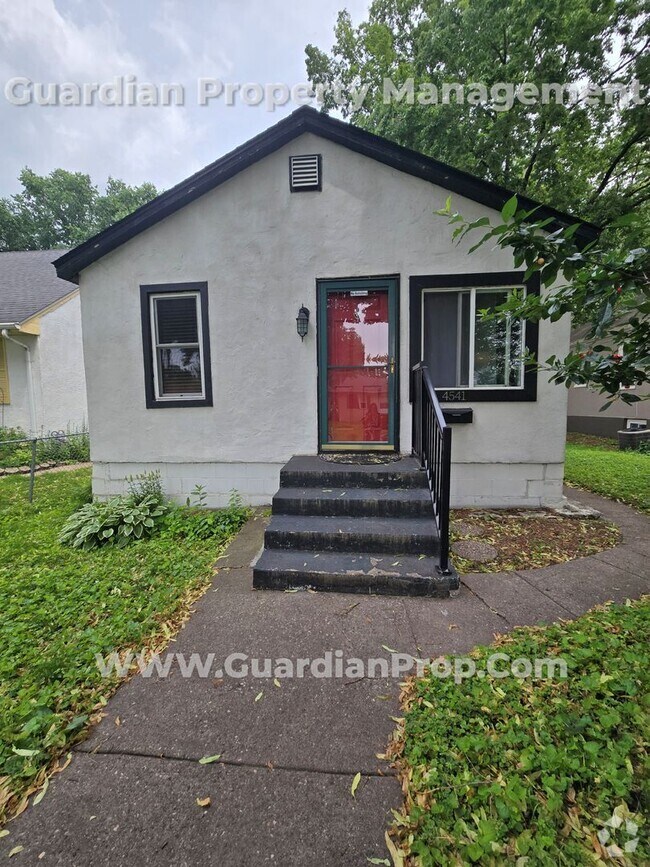 Building Photo - South Minneapolis home with living on the ...