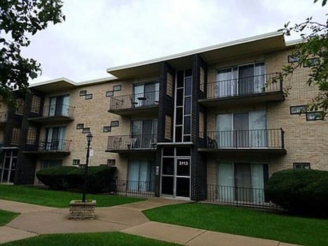 Beautifully Updated 2-Bedroom Condo - Beautifully Updated 2-Bedroom Condo