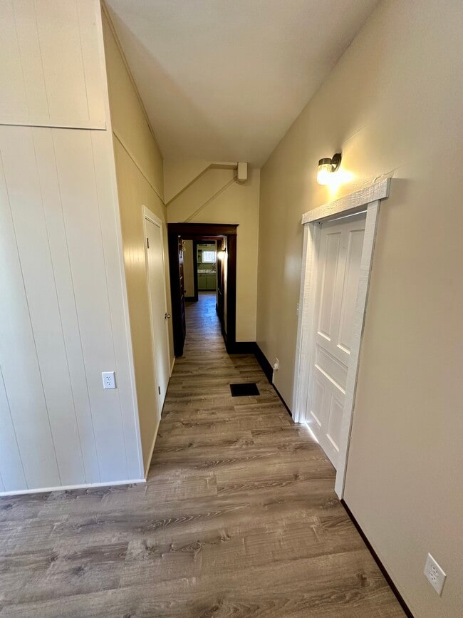 Building Photo - 735 Fountain Sq Unit 735 Down