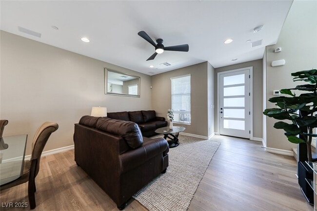 Photo - 148 Kimberlite Dr