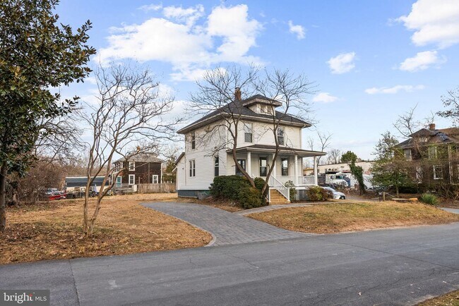 Photo - 10512 Warfield St