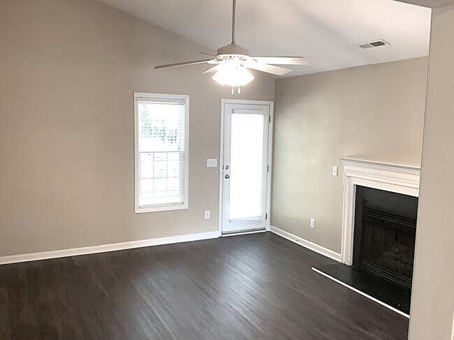 Photo - 4004 Pearl Rd