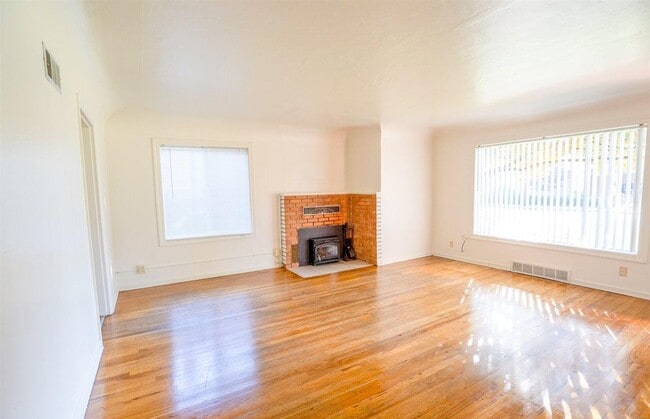 Photo - 1363 SW Western Blvd