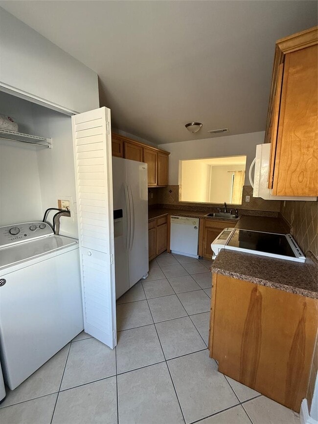 Photo - 320 Palm Cir E Unit 320