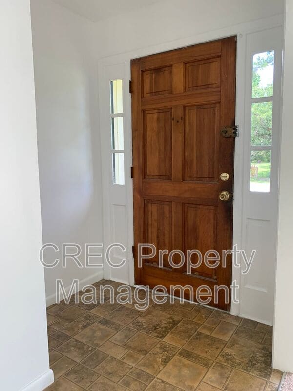 Photo - 205 Pinewood Dr