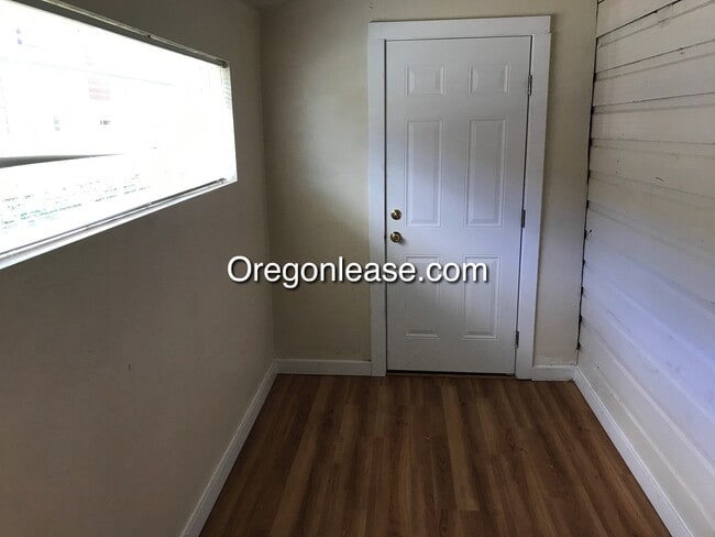 Photo - 4 bedroom home near campus available 8.14.2026 Unit #1