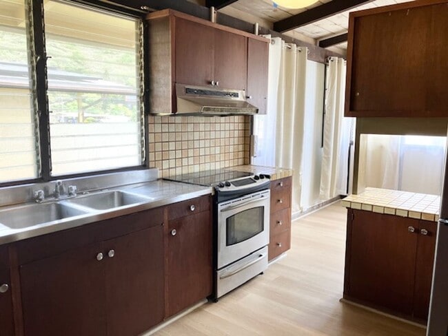 Building Photo - Spacious Single Family Home in Waialae-Kah...