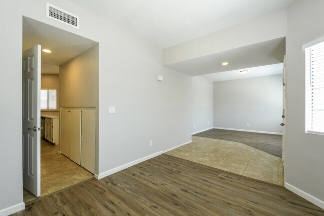 Photo - 2028 W Columbine Dr
